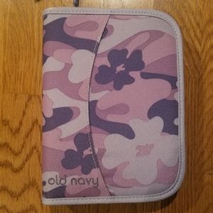 Purple camo zipper binder